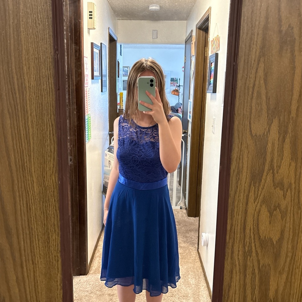 Elegant Royal Blue Lace Midi Dress